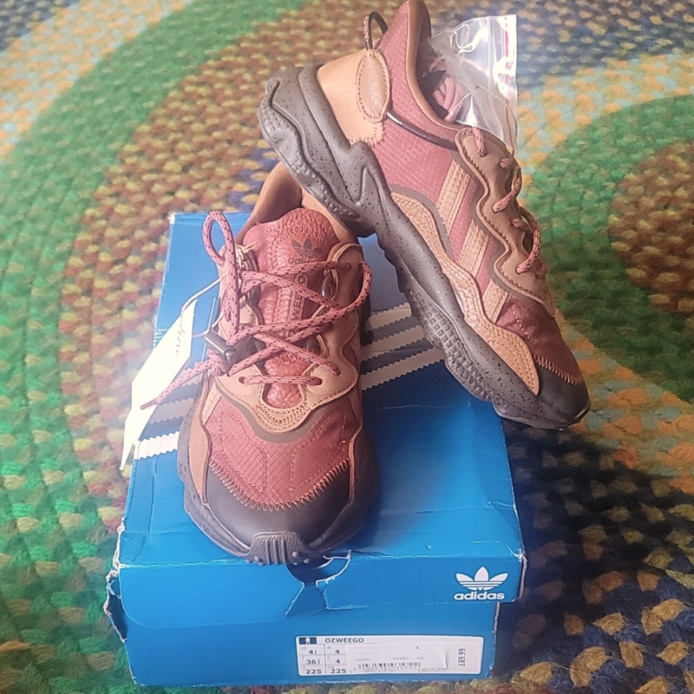 Adidas Ozweego Down to Earth trainer 6